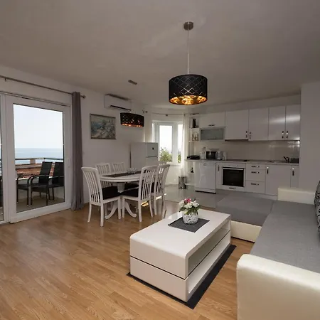 Maestral Apartment *